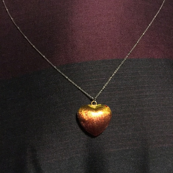 Heart shaped necklace *FREE with purchase - Picture 4 of 4